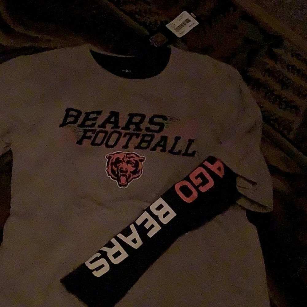 NWT NFL CHICAGO BEAR 2 T-Shirts 1 low price!🎁
